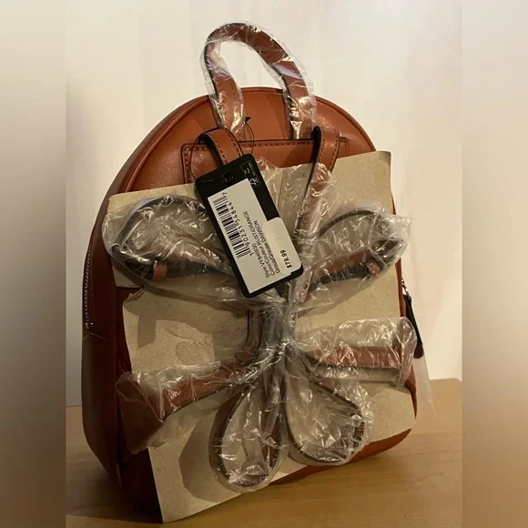 Authentic Brandnew Guess Backpack - Picture 2 of 2